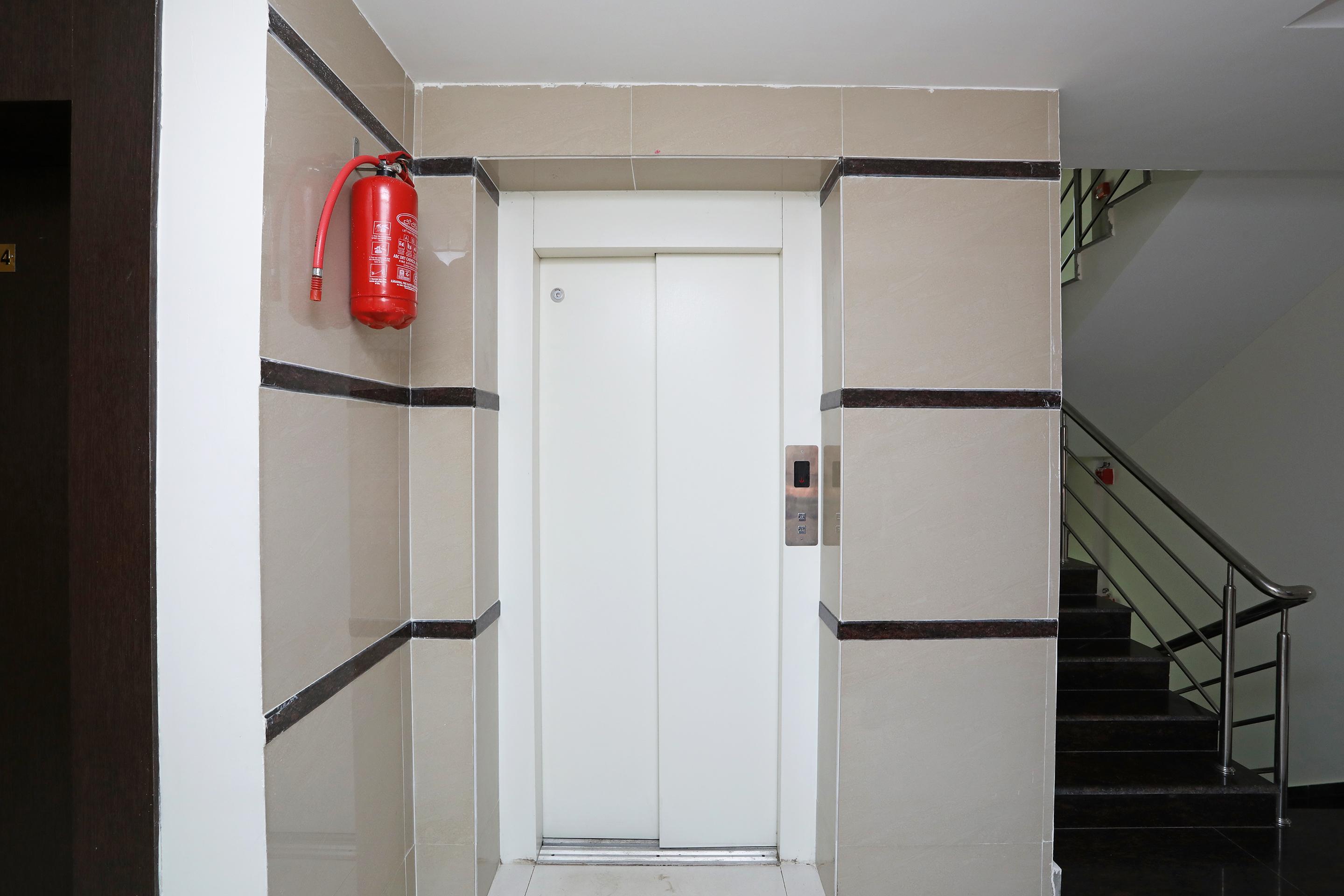 Oyo 9344 Hotel Gangotri Puri Exterior photo